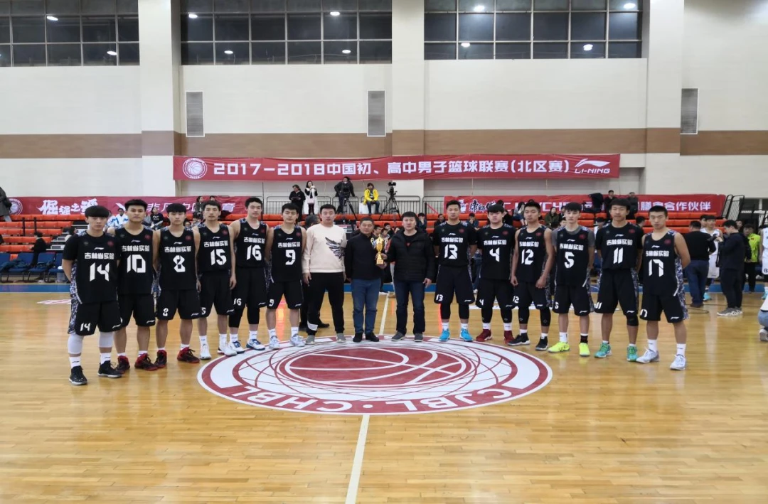 如何在篮球训练营中改善比赛策略?_1
